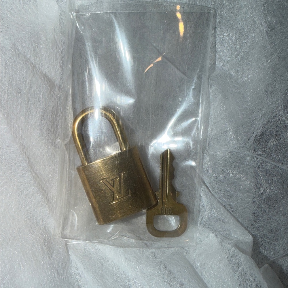 Louis Vuitton Brass Lock and Key Set #309